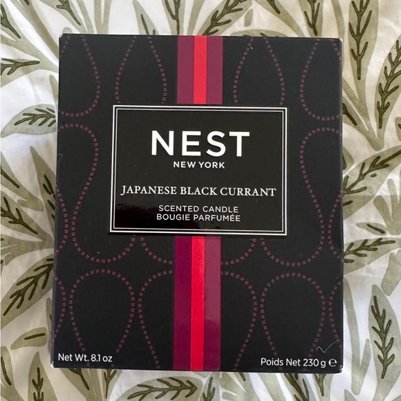 NWT NEST Fragrances Classic Candle- Japanese Black Currant , 8.1 oz - Picture 2 of 3